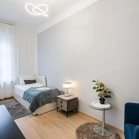 Kertesz Kingship Apartament *