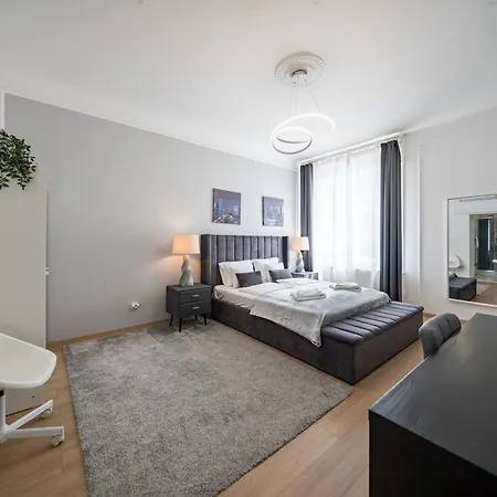 Kertesz Kingship 布达佩斯